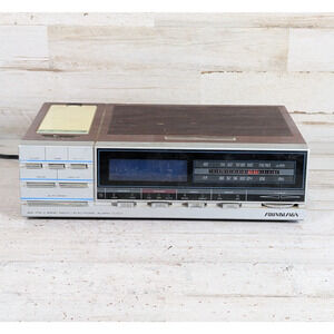 Vtg Soundesign 3744 Alarm Clock Radio AM FM Night Light Woodgrain Silver *READ*